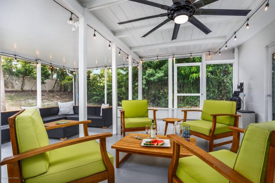 Private Home 2 Miles from Siesta Key House in Gulf Gate Estates
