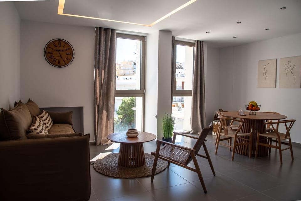 Seating area, Dining area