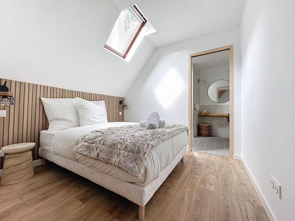 Bed, Photo of the whole room, Bedroom