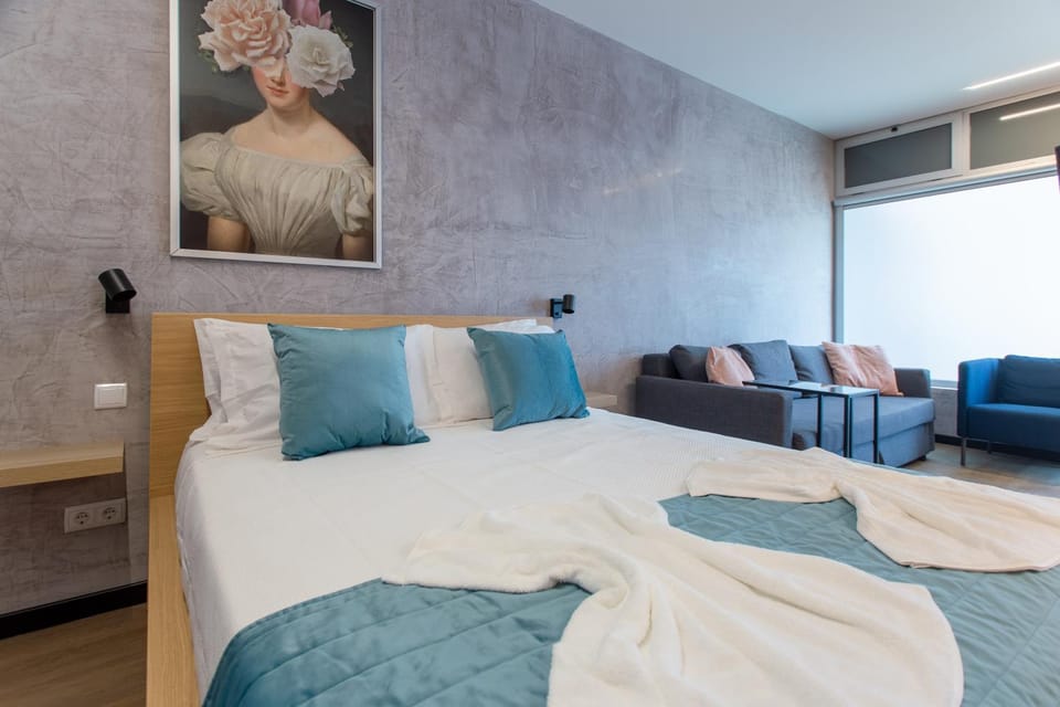 Bed, Living room, Bedroom