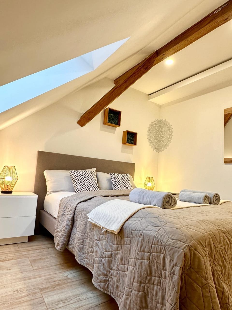 Bed, Guests