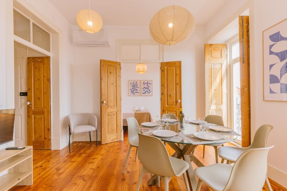 Living room, Seating area, Dining area, air conditioner