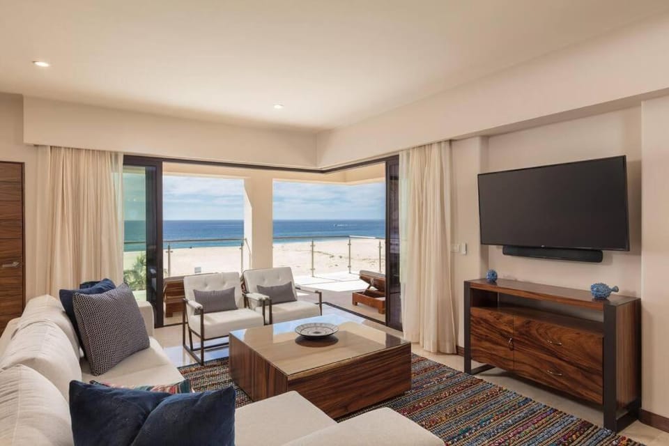 Natural landscape, TV and multimedia, Living room, Seating area, Beach, Evening entertainment, Sea view