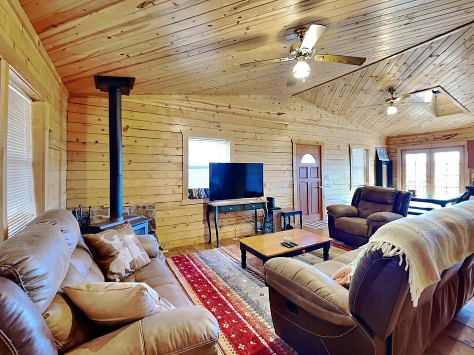 TV and multimedia, Living room, Seating area, fireplace, furniture