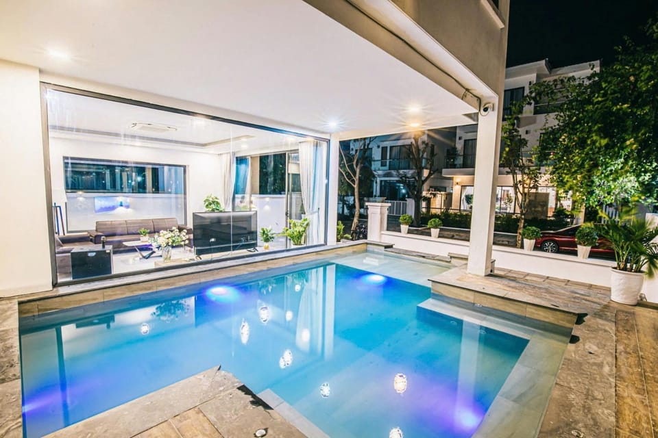 Hot Tub, Swimming pool