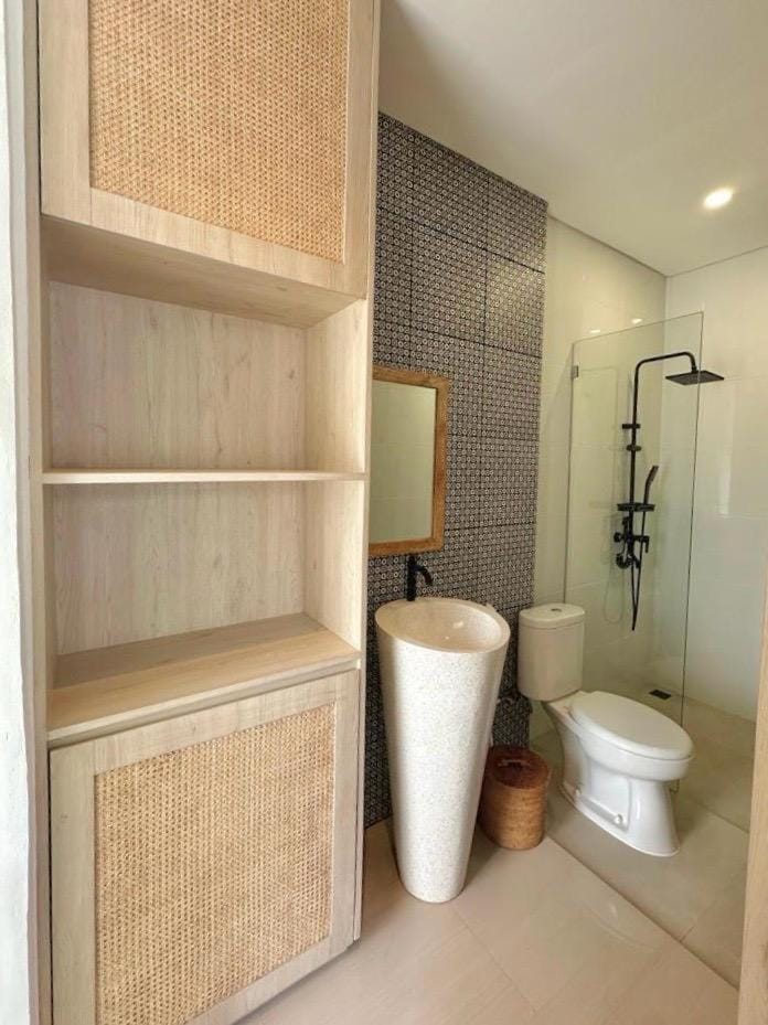 Shower, Toilet, Bathroom