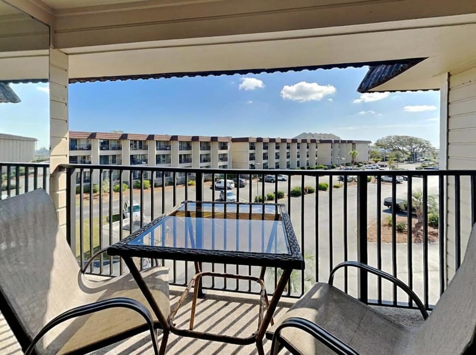 Property building, Balcony/Terrace, Seating area, Parking