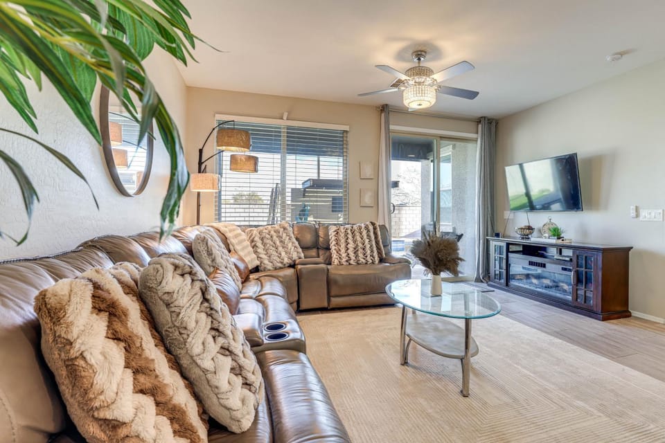 Outdoor Oasis w/ Pool & Spa: Goodyear Getaway House in Goodyear