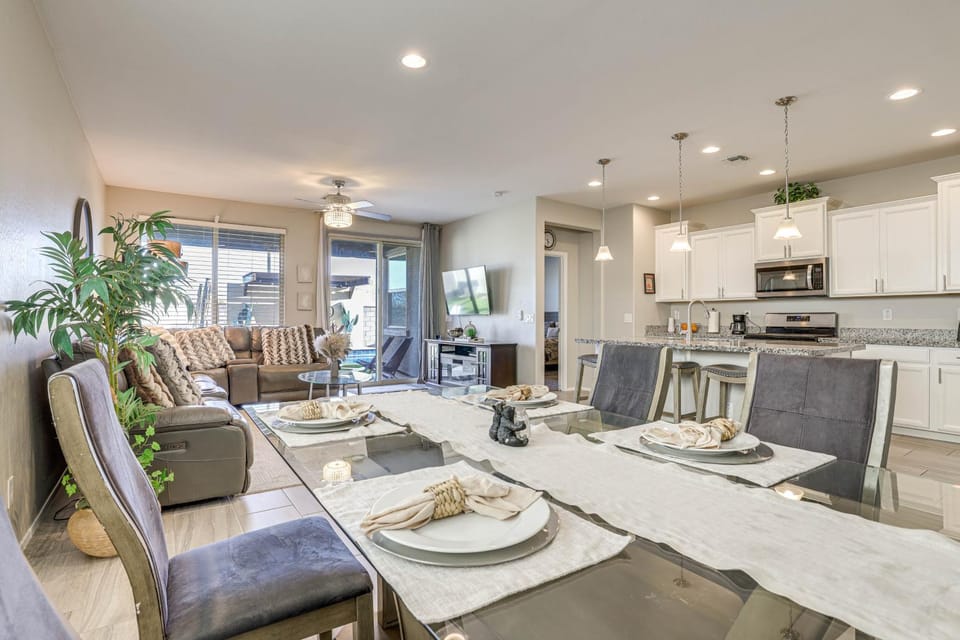 Outdoor Oasis w/ Pool & Spa: Goodyear Getaway House in Goodyear
