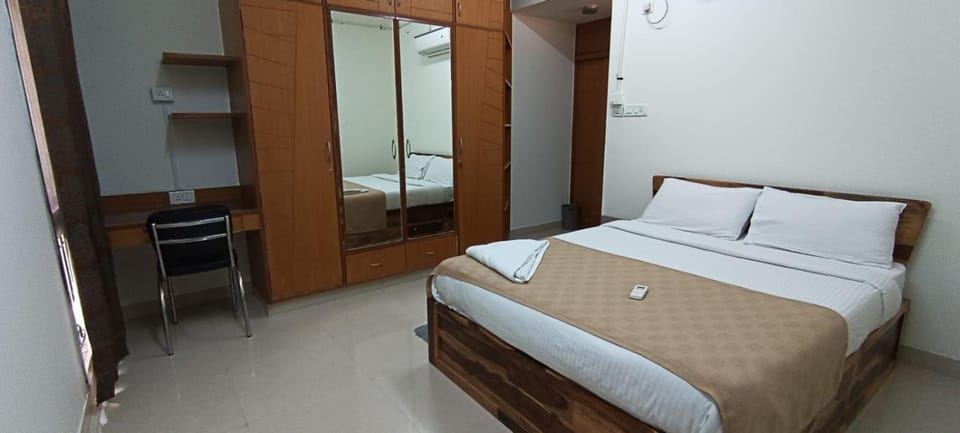 Bed, Photo of the whole room, Bedroom, wardrobe