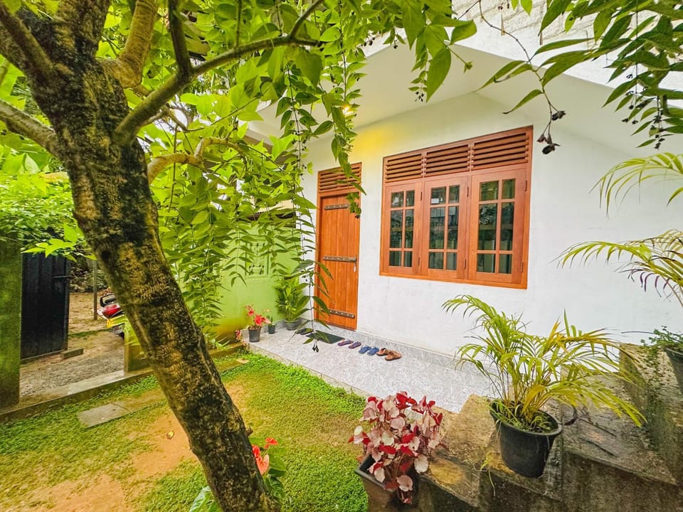 Ocean Guest Bed and Breakfast in Southern Province