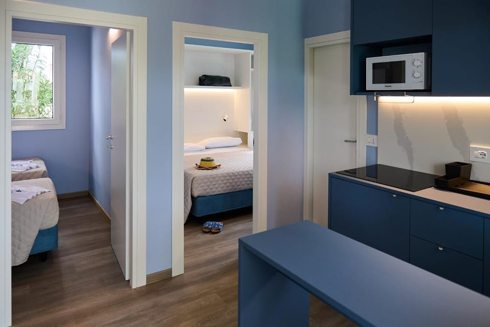 Kitchen or kitchenette, Bedroom