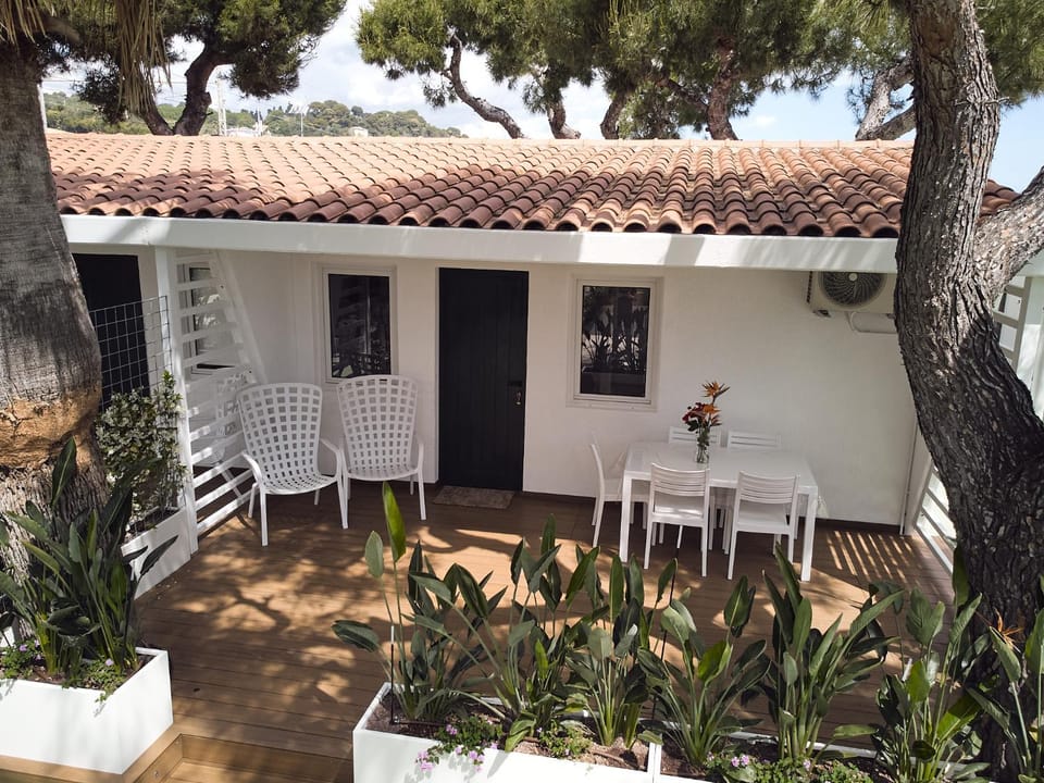 Patio, Dining area