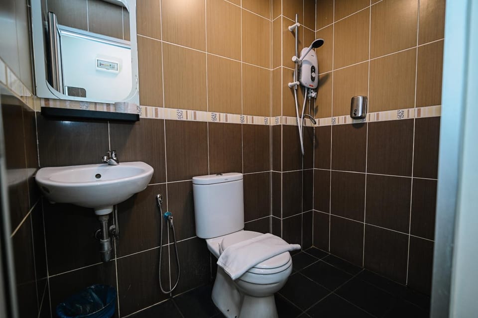 Shower, Toilet, Bathroom