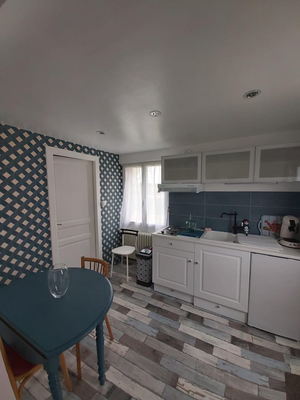 Kitchen or kitchenette, minibar, pet friendly, stove
