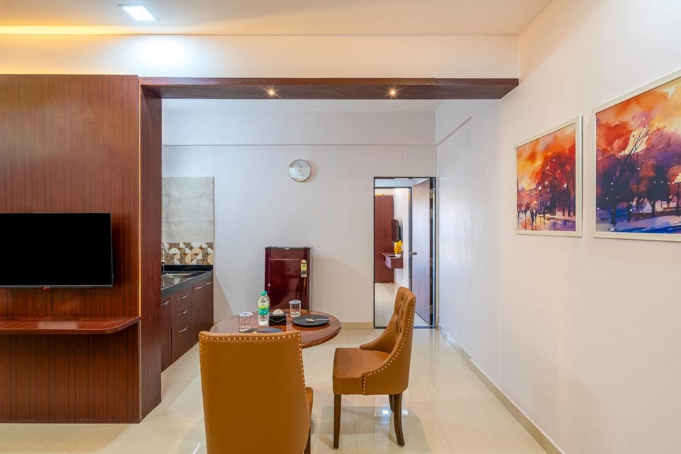Communal lounge/ TV room, TV and multimedia, Kitchen or kitchenette, Living room, Seating area, Dining area, Evening entertainment