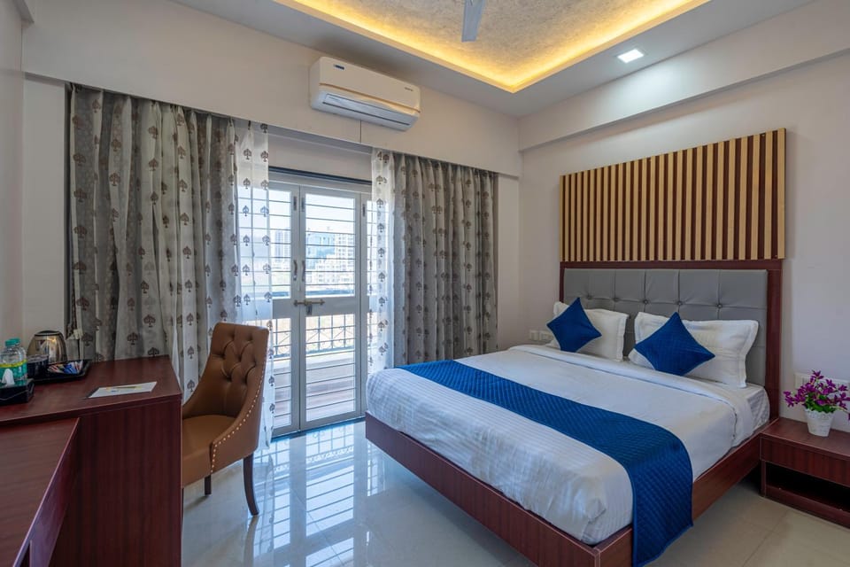 Bed, Photo of the whole room, Bedroom, air conditioner