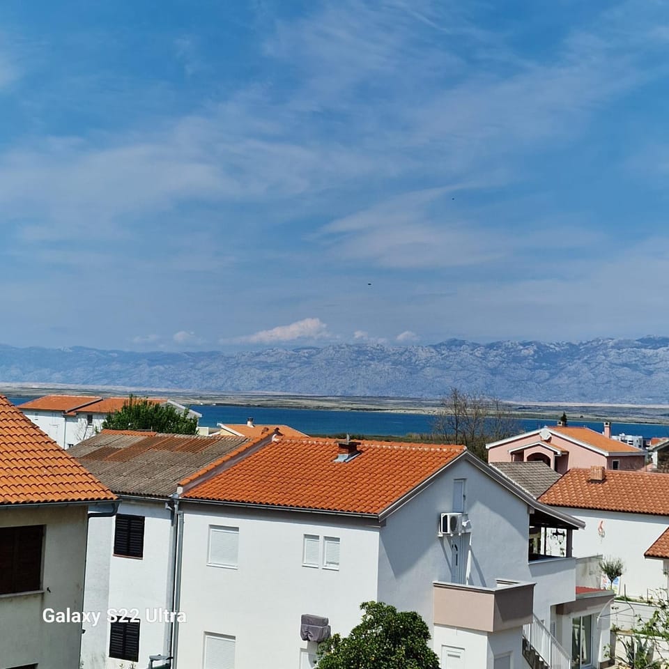 Mountain view, Sea view
