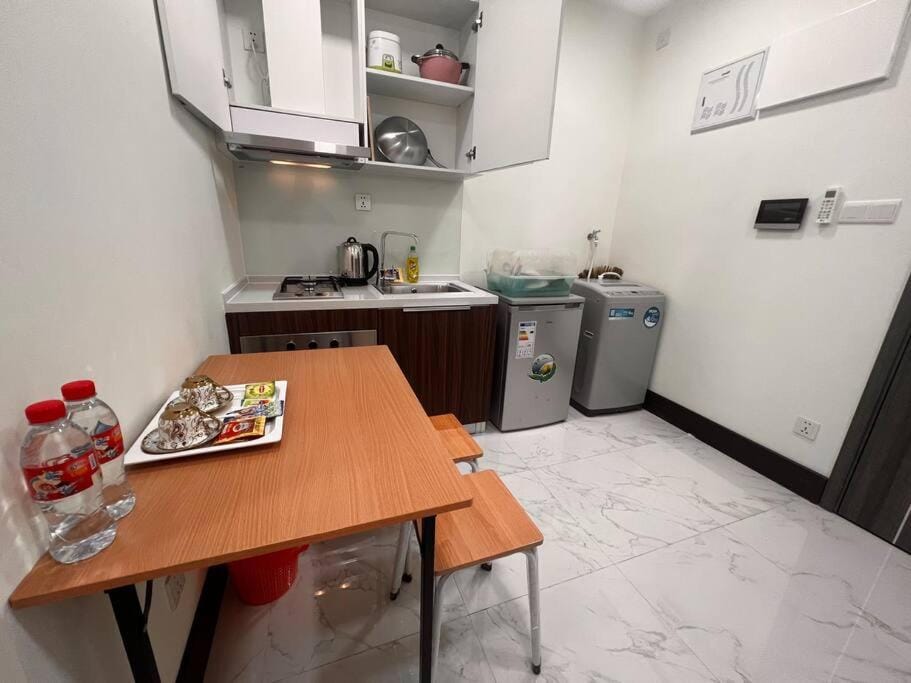 Kitchen or kitchenette, Dining area, oven, stove