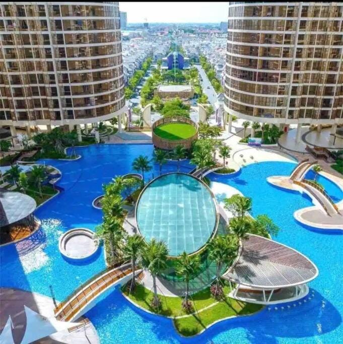 Property building, Day, Bird's eye view, City view, Pool view