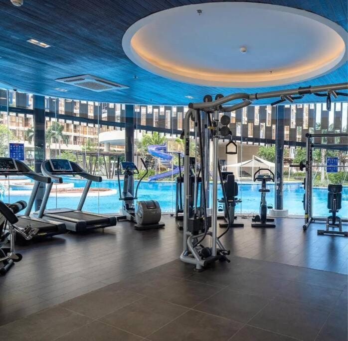 Fitness centre/facilities, Pool view, Swimming pool