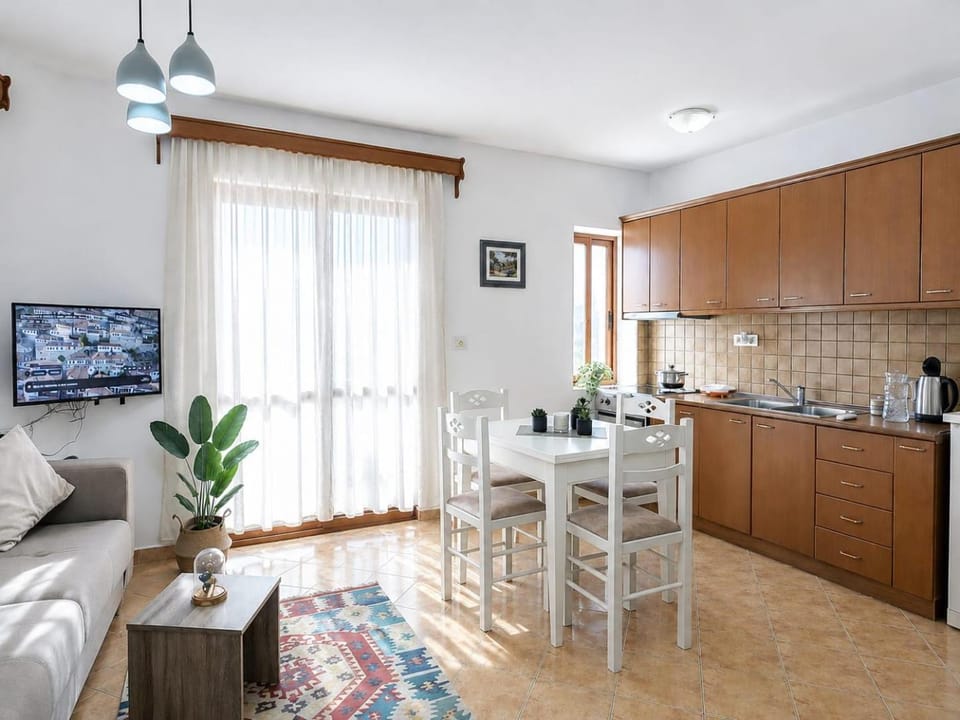 TV and multimedia, Kitchen or kitchenette, Living room, Dining area, oven