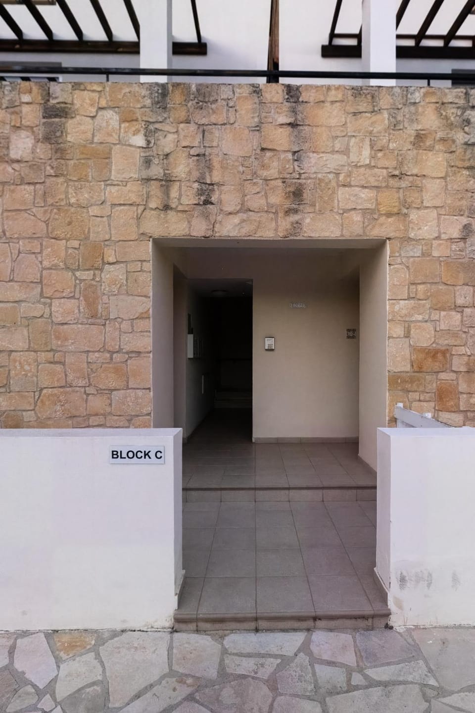 Facade/entrance