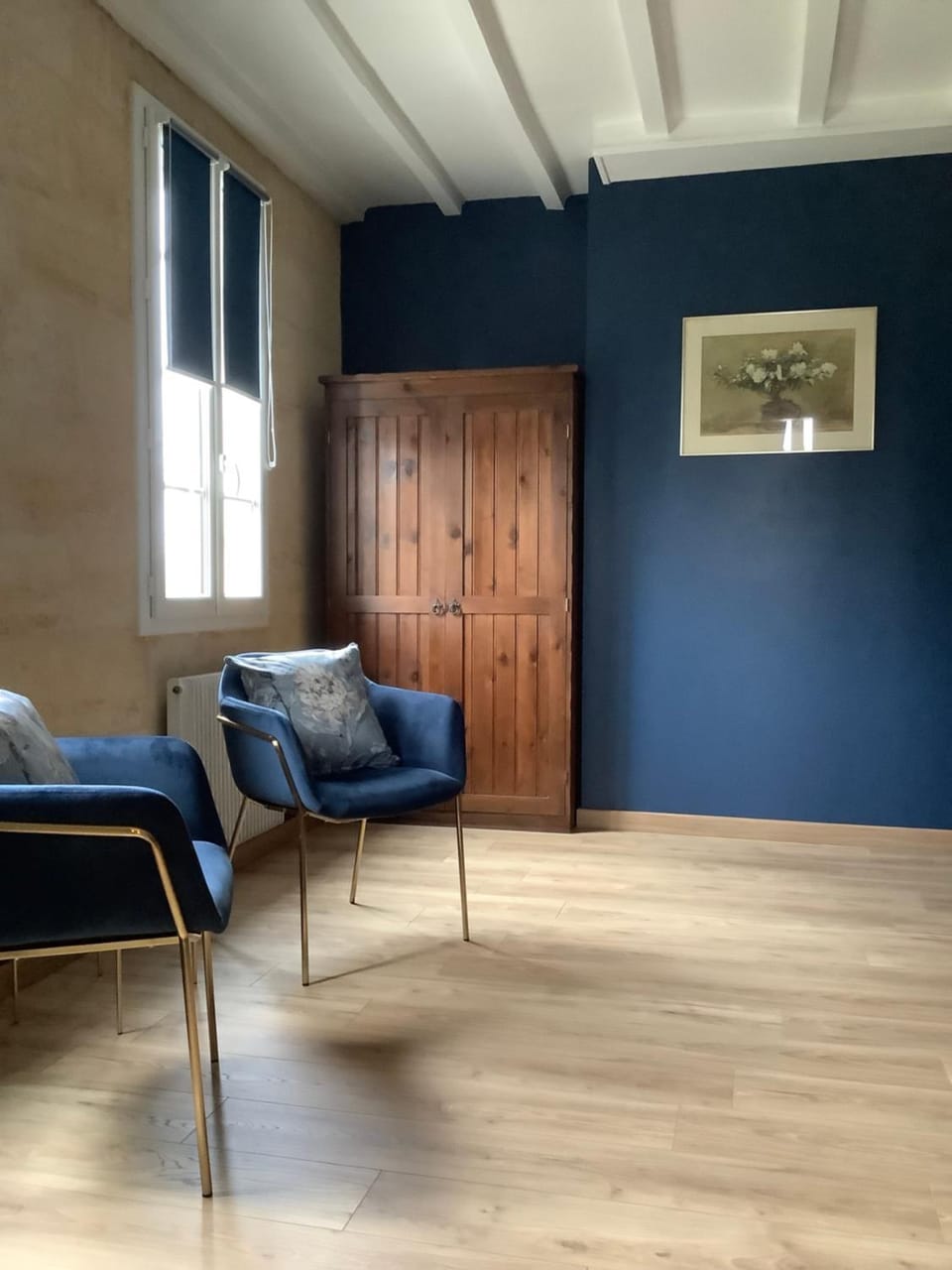 Seating area, wardrobe