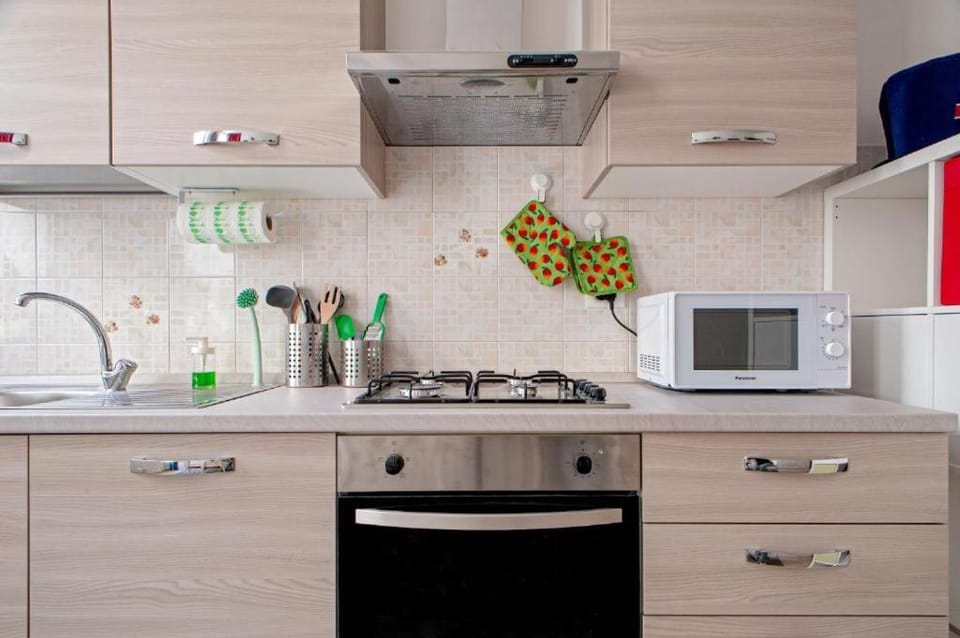 Kitchen or kitchenette, pet friendly, stove