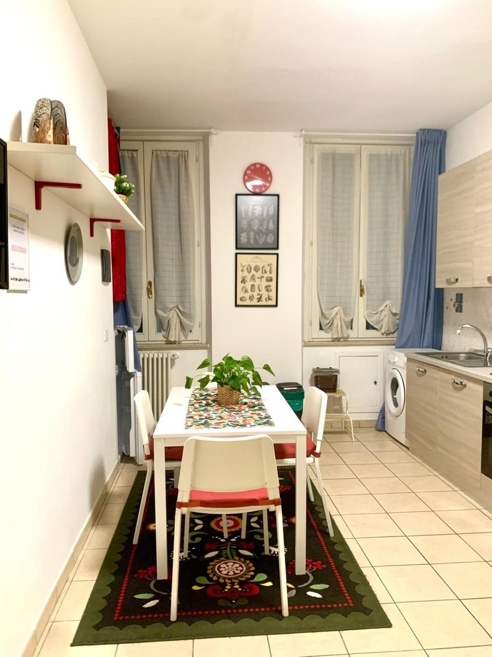 Dining area, pet friendly