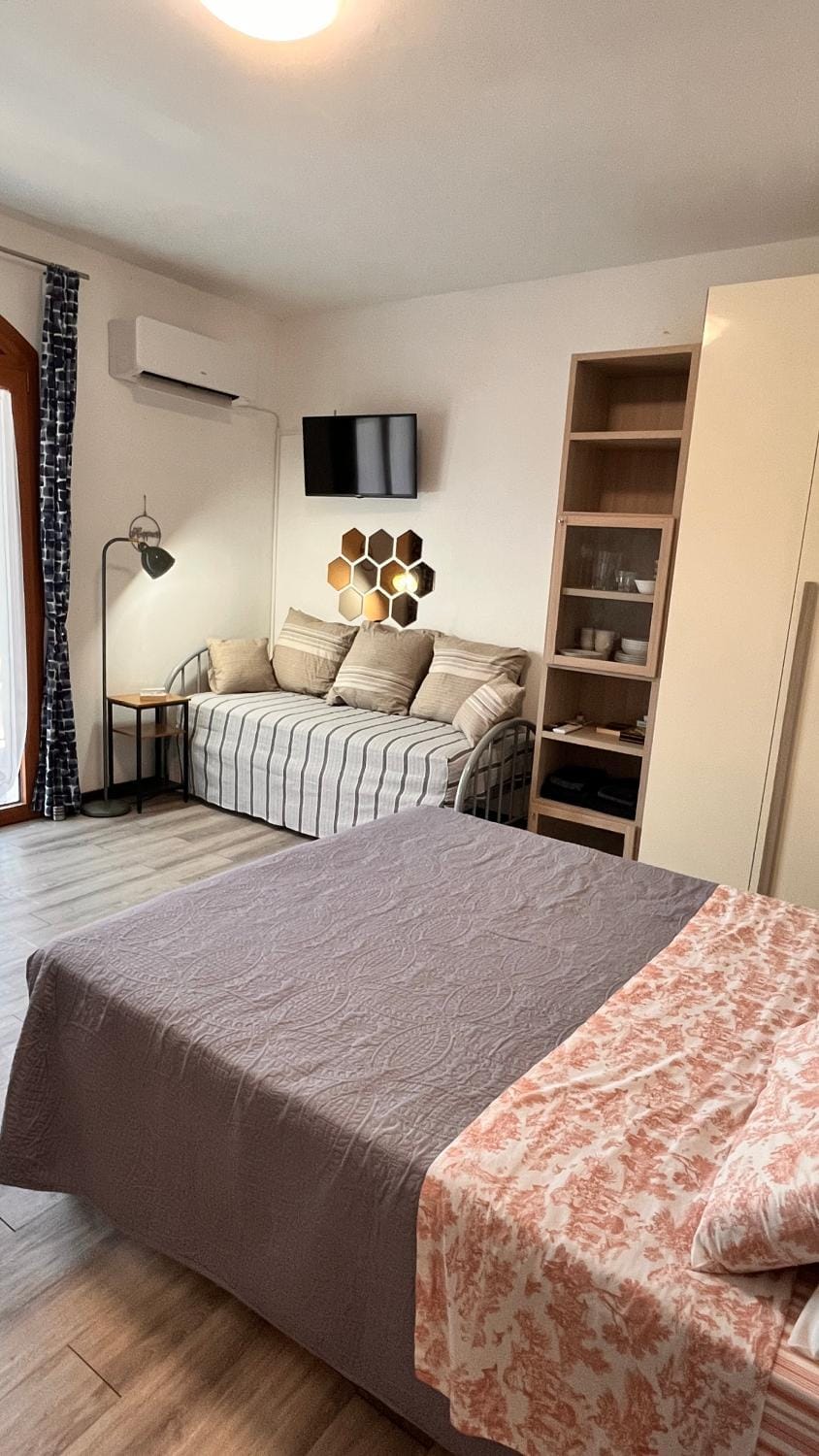 Bed, Living room, Bedroom