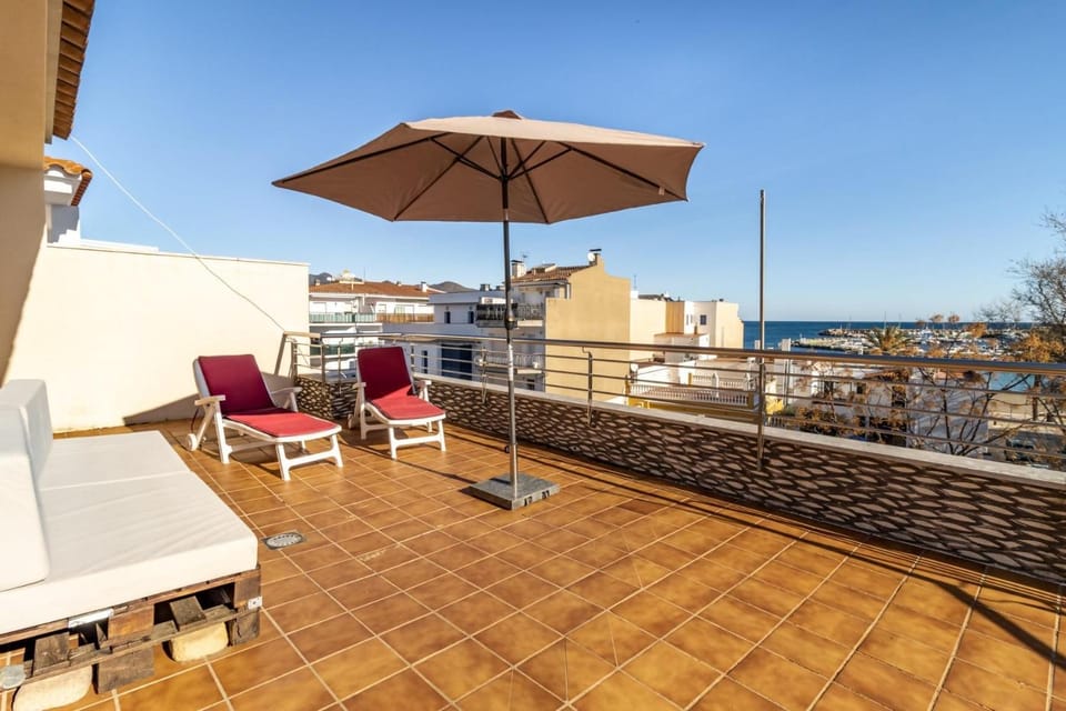 Port de Llançà 37 Ático con terraza y vista al mar Apartment in Alt Empordà
