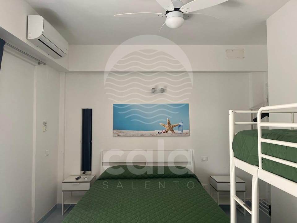 Bed, Photo of the whole room, Bedroom, bunk bed, air conditioner