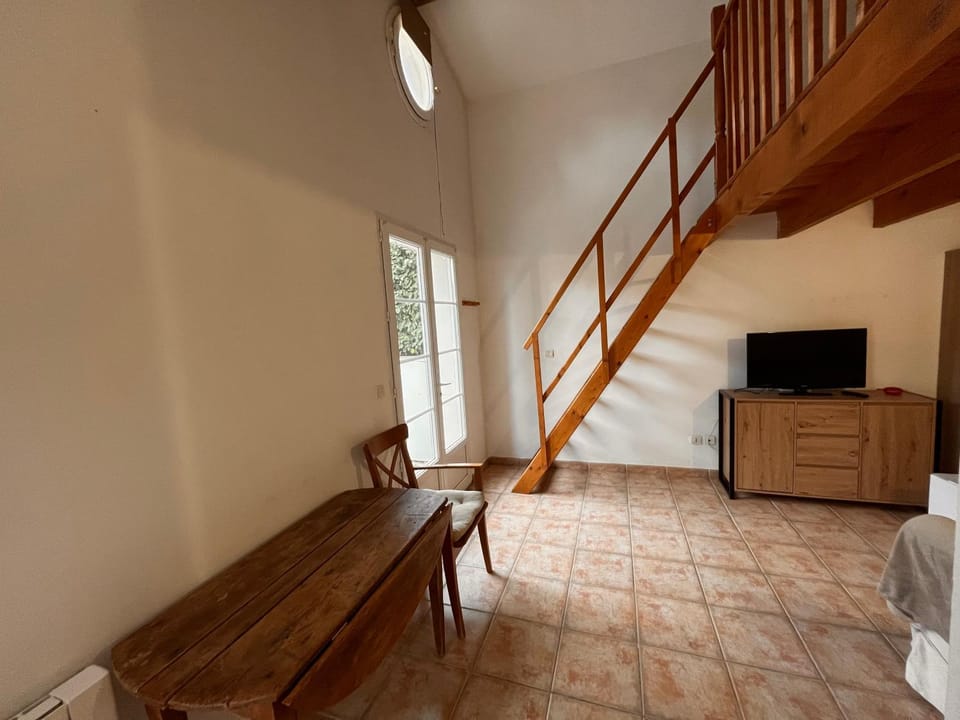 LES VIEUX CABASSOLS VENELLES Apartment in Aix-en-Provence