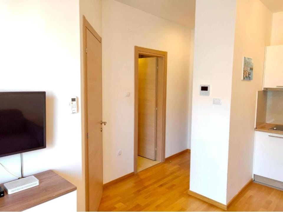 TV and multimedia, Kitchen or kitchenette