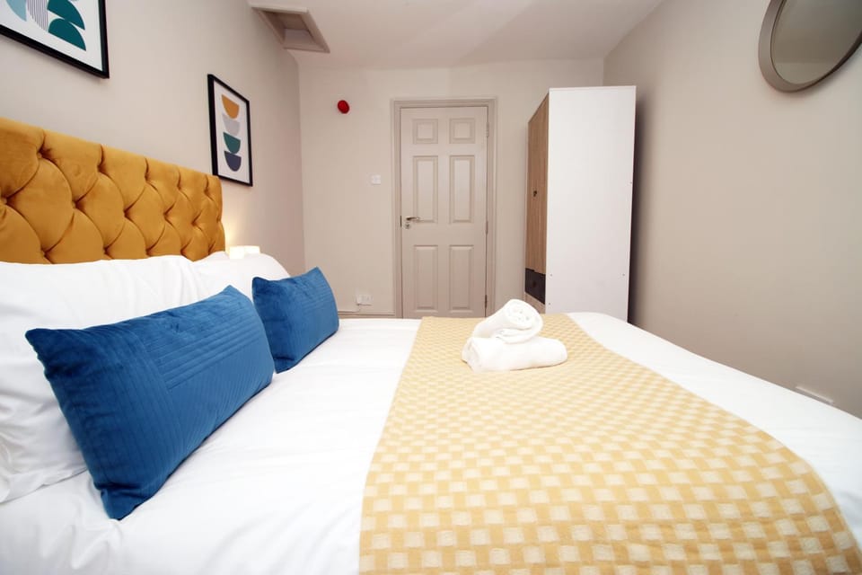 Modern 2 Bed Apartment With Parking - 5 Min To City Centre - By EKLIVING LUXE Short Lets & Serviced Accommodation Apartment in Cardiff