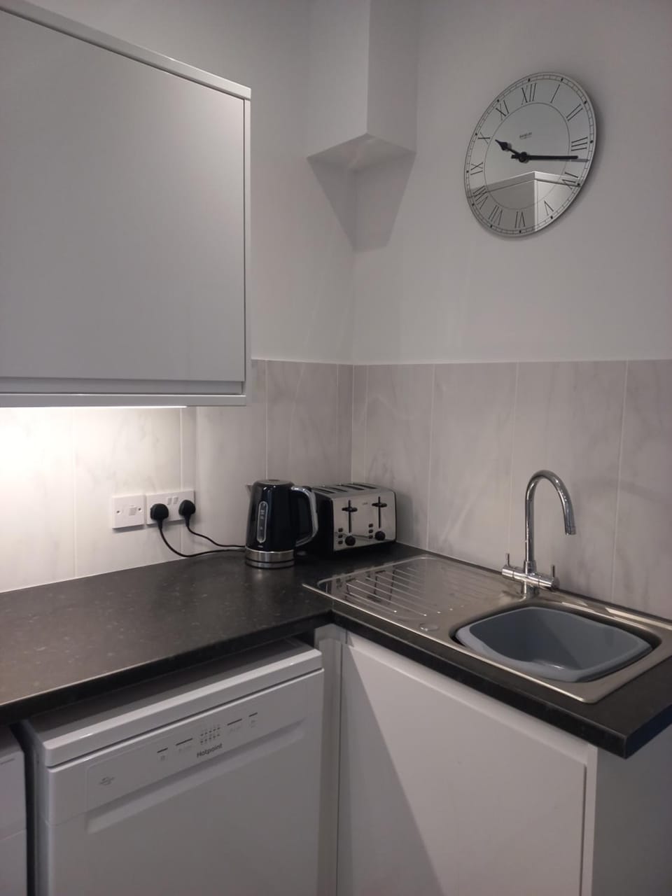 Coffee/tea facilities, toaster