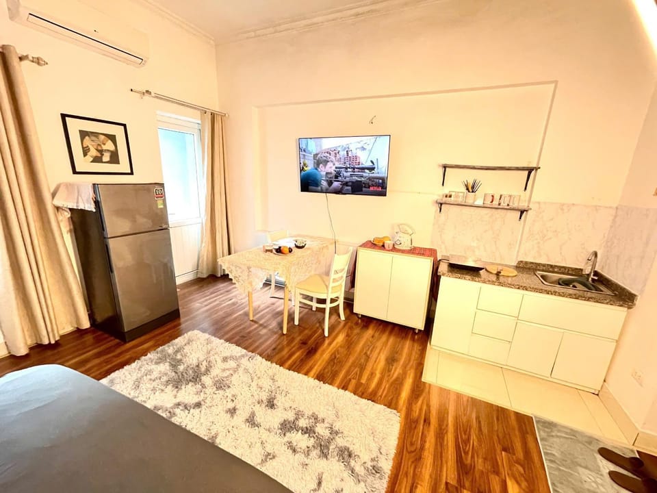 CHILLING SUDIO 11 Trinh Cong Son close Ho Tay vs Lotte mail ! Apartment in Laos