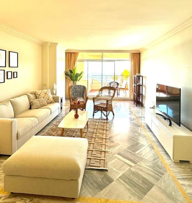 Magna Marbella 2 Bed apt with speacular sea views Apartment in Marbella