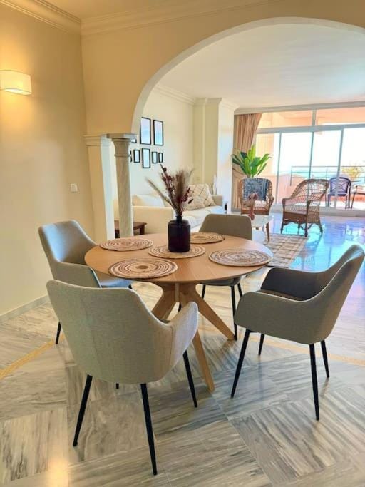 Magna Marbella 2 Bed apt with speacular sea views Apartment in Marbella