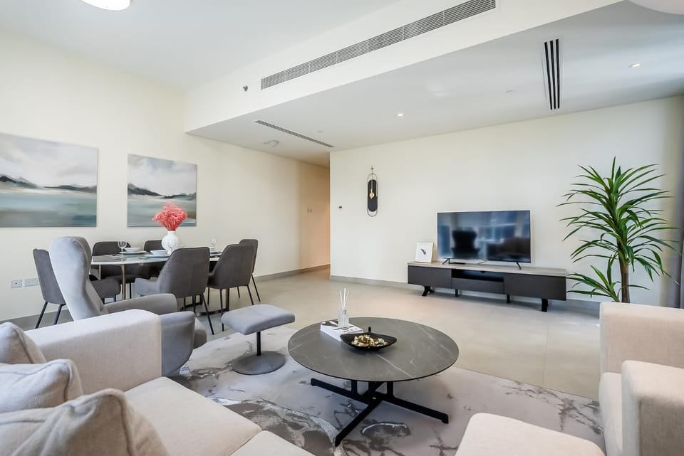 Spacious apartment with Maid room in Dubai Marina I Marina Arcade Apartment in Dubai