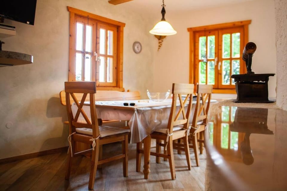 Seating area, Dining area