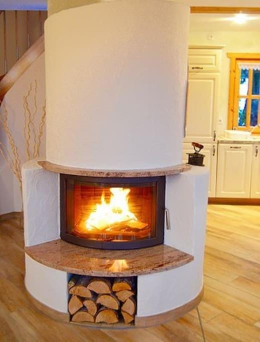Living room, fireplace, flat iron