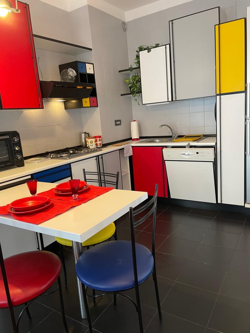 Kitchen or kitchenette, Dining area, dishwasher, pet friendly, stove