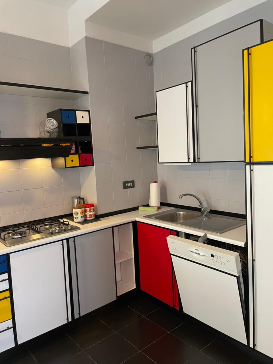 Kitchen or kitchenette, dishwasher, stove