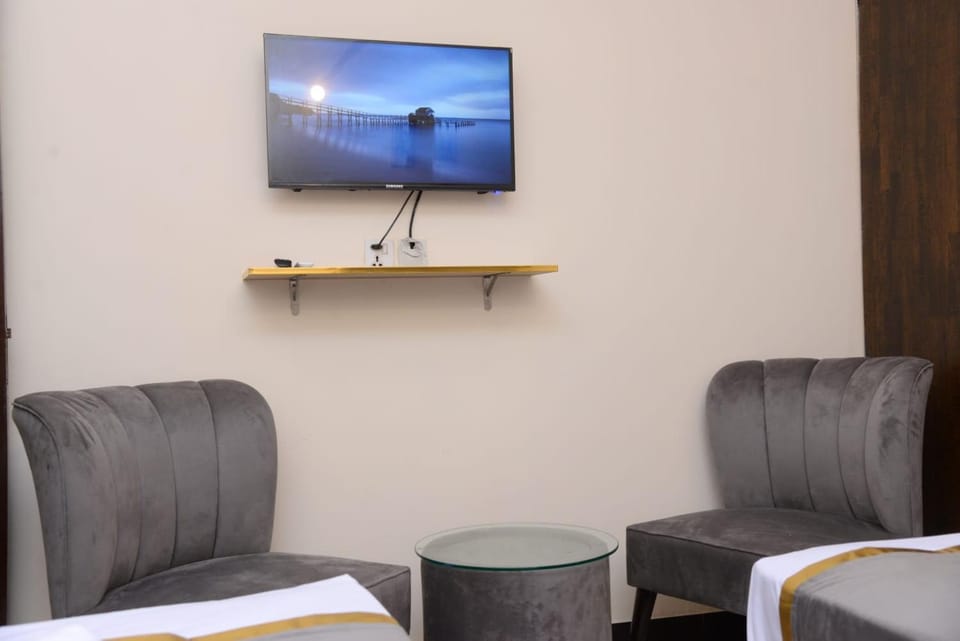 TV and multimedia, Seating area, Evening entertainment