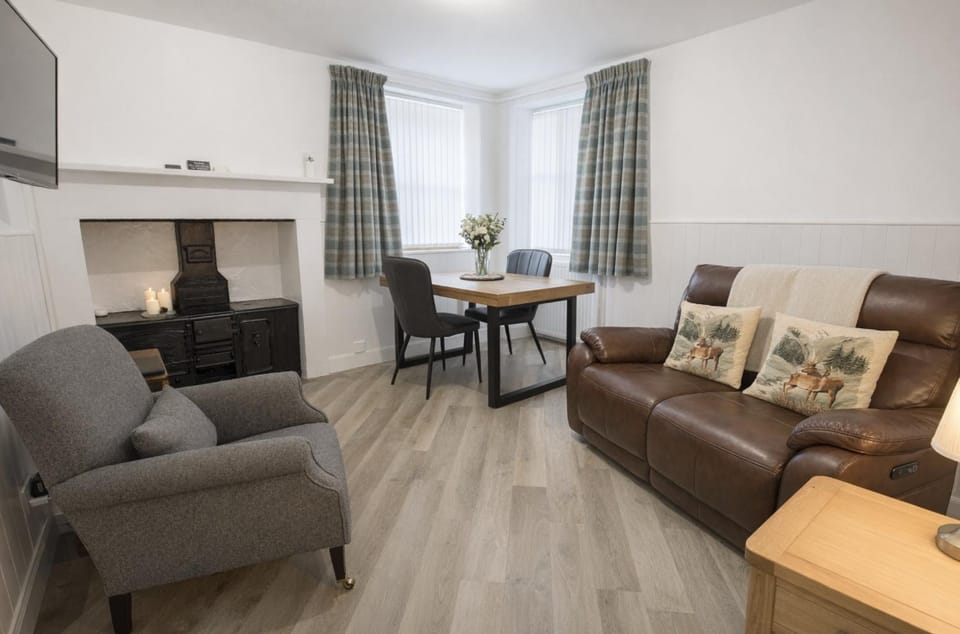 TV and multimedia, Living room, Dining area