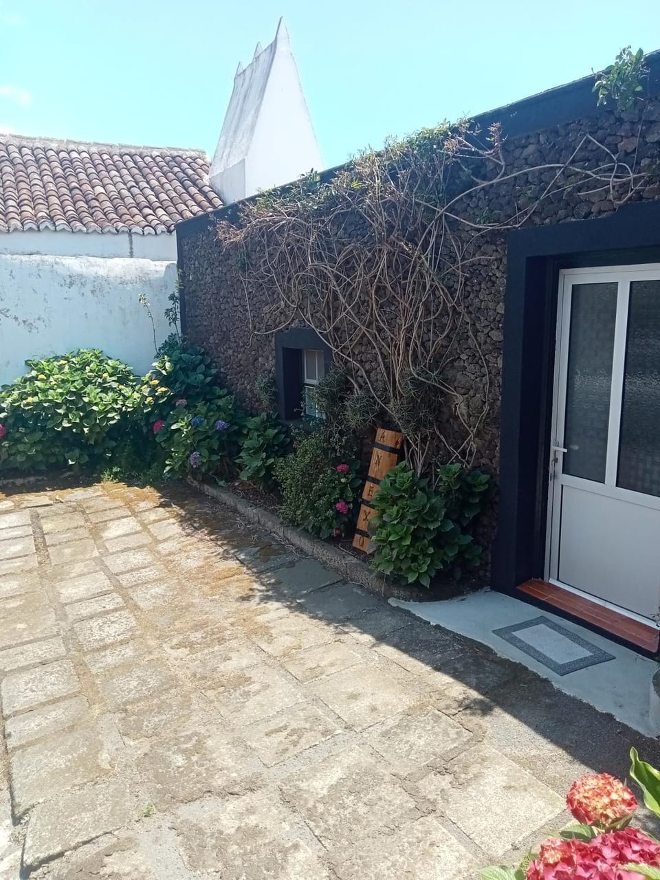Property building, Facade/entrance, Parking