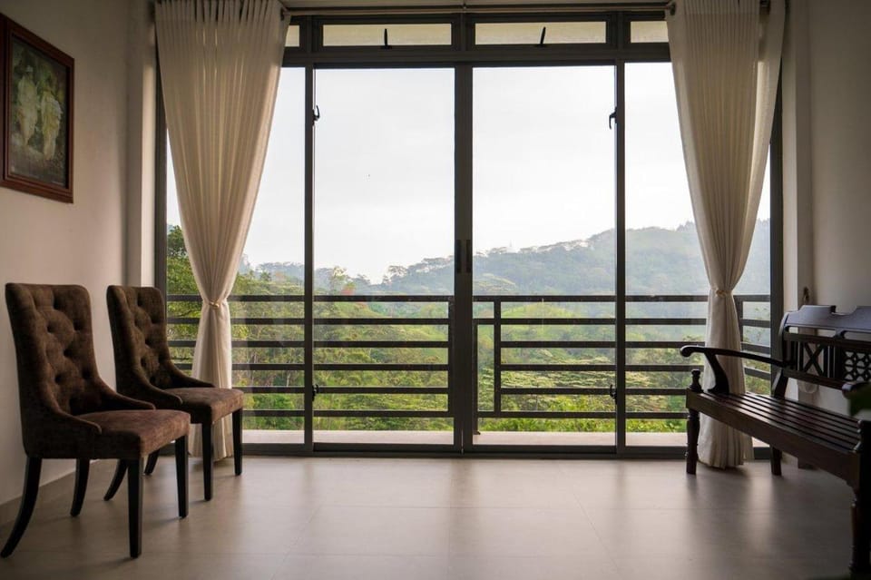 Balcony/Terrace, Living room, Seating area, Mountain view