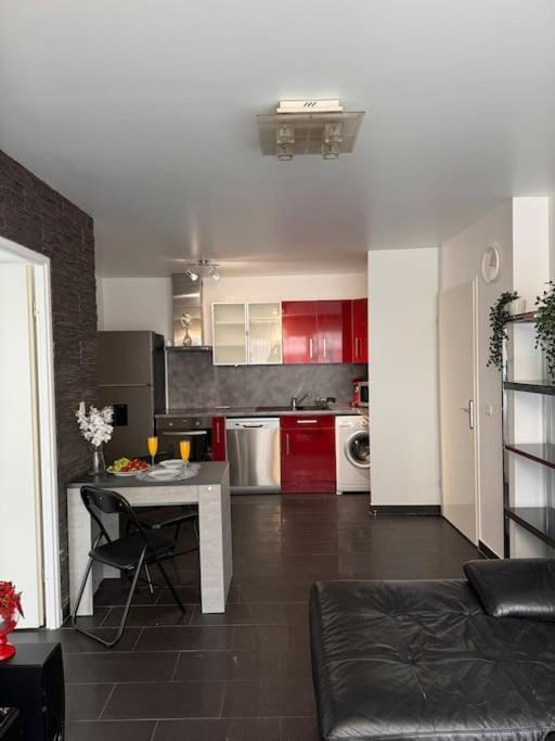 Appartement VILLA NOVA proche de Paris-Stade de France Apartment in Drancy